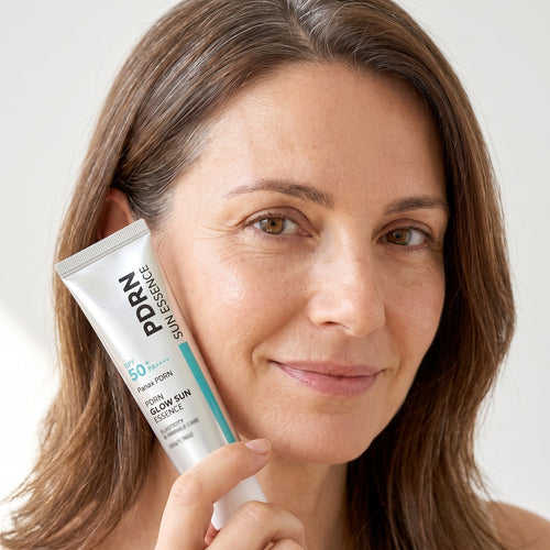 Donna di 48 anni con la Crema Solare Viso Anti-Età SPF 50+ Dr.Luvion